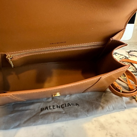 BNWT Balenciaga Hourglass Medium Handbag in Cognac 🤎 - Picture 3 of 3